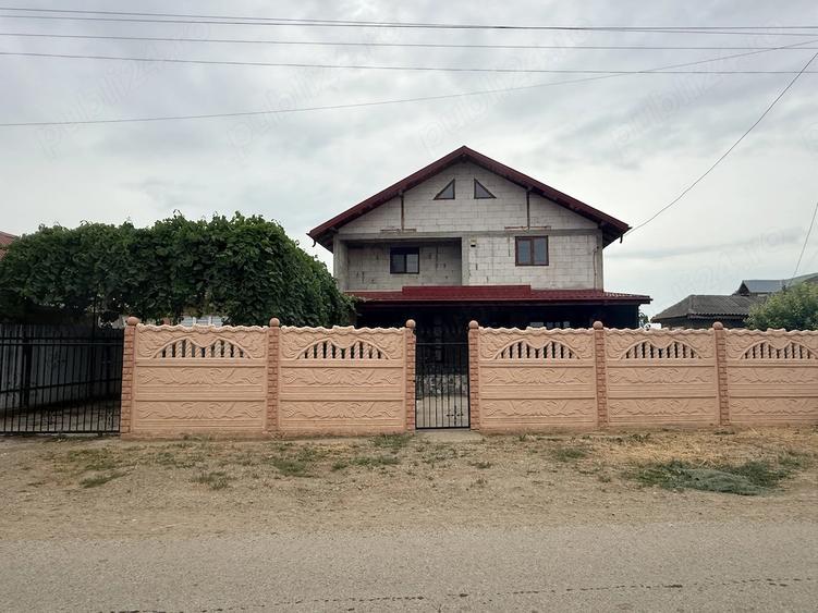 Casă cu Teren 2500 Mp în Păușești