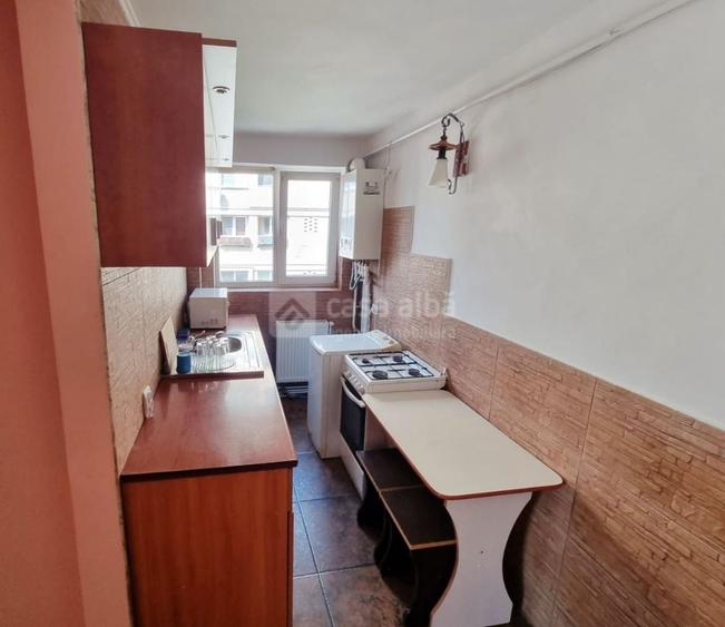 Apartament cu 2 camere semidecomandat, mobilat în Central