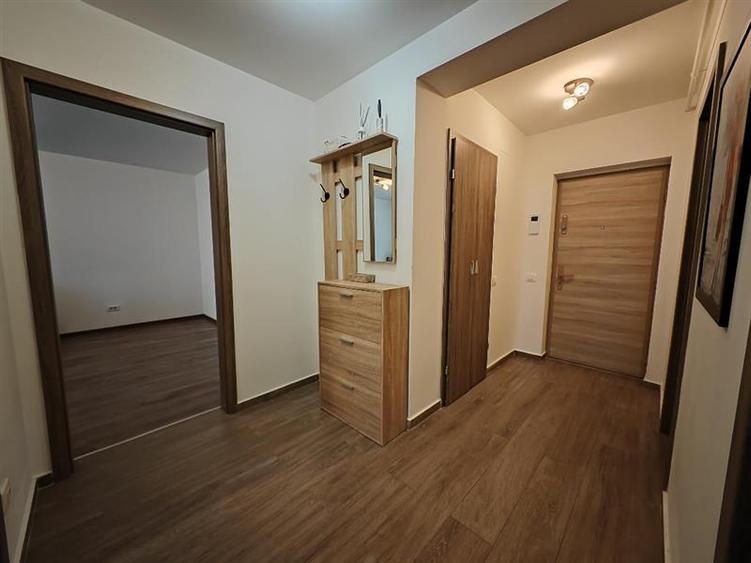 Apartament cu 2 camere decomandat, mobilat în Tractorul