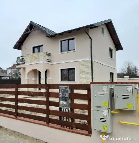 Casă cu 4 camere cu Teren 500 Mp în Central