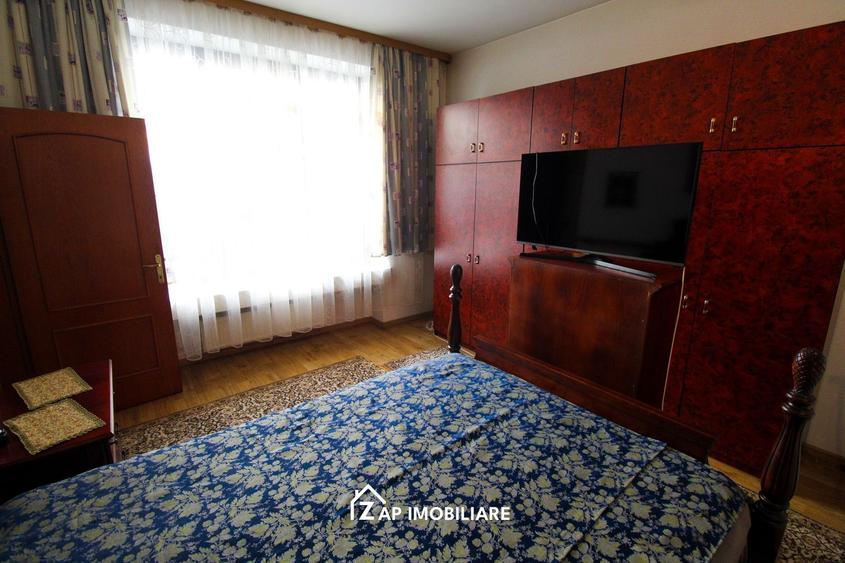 Casă individuală cu 7 camere cu Canalizare în Unirii