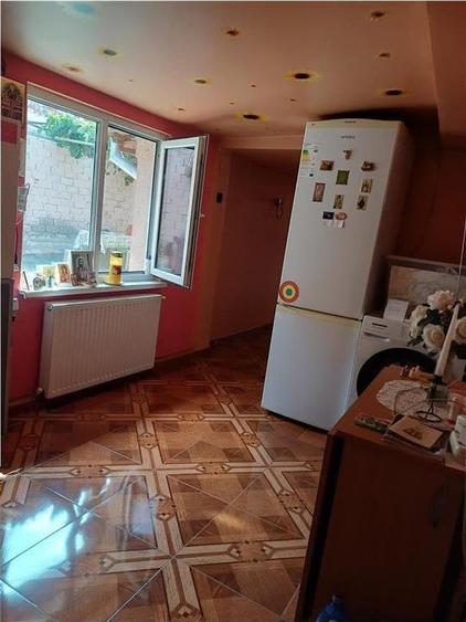 Casă individuală cu 3 camere cu Canalizare în Rahova