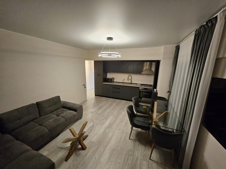 Apartament cu 3 camere decomandat în Faleză