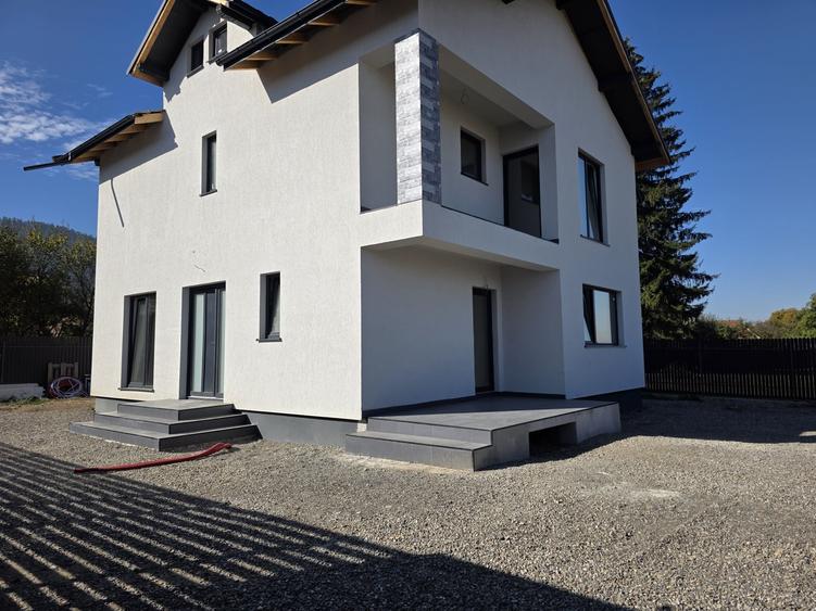 Casă individuală cu 5 camere cu Canalizare în Electroprecizia