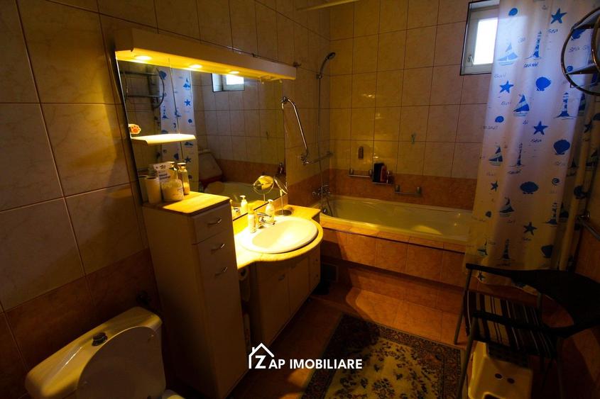 Casă individuală cu 7 camere cu Canalizare în Unirii