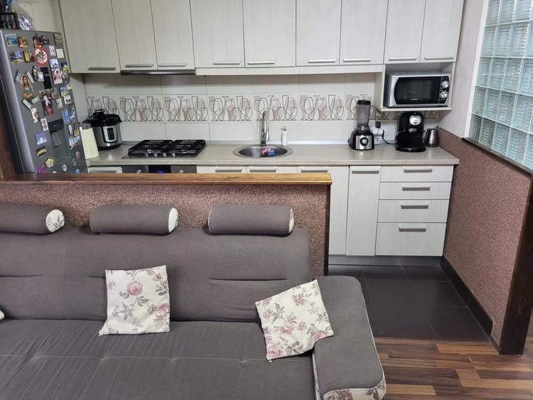 Apartament cu 3 camere semidecomandat, mobilat în Florești