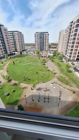 Apartament cu 3 camere semidecomandat în Central