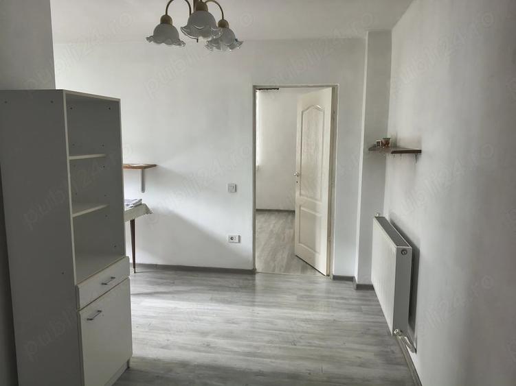 Garsonieră decomandată în Precista