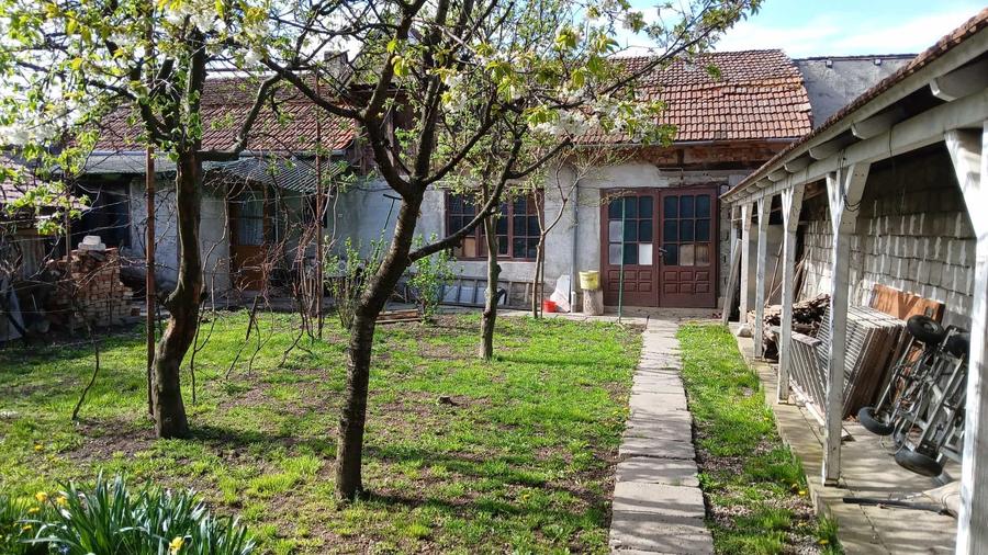 Casă individuală cu 8 camere cu Teren 450 Mp în Caransebeș