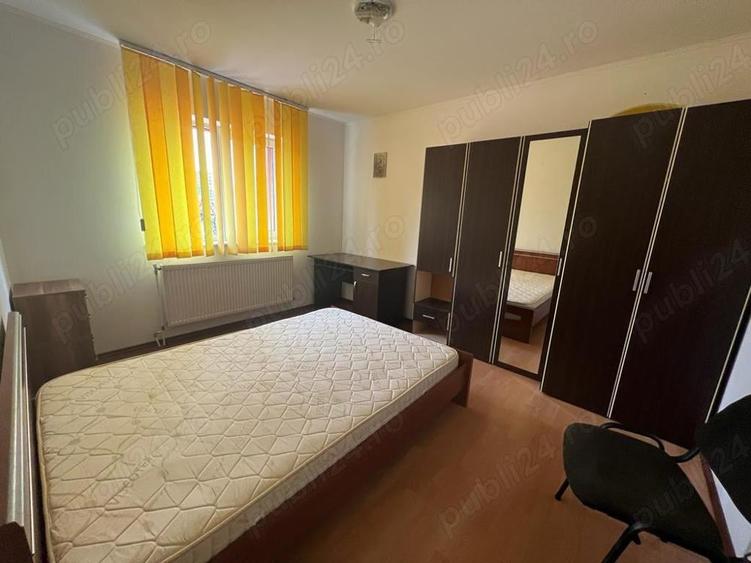 Casă cu 6 camere cu Teren 200 Mp în Intim