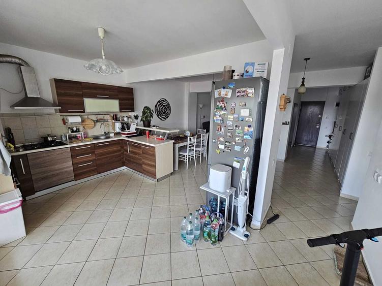 Apartament cu 3 camere decomandat în Titan