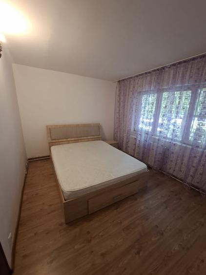 Apartament cu 2 camere semidecomandat, mobilat în Rovine