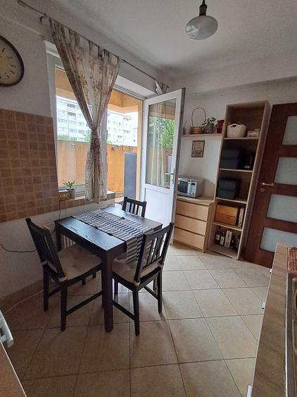 Apartament cu 2 camere decomandat în Exterior Vest