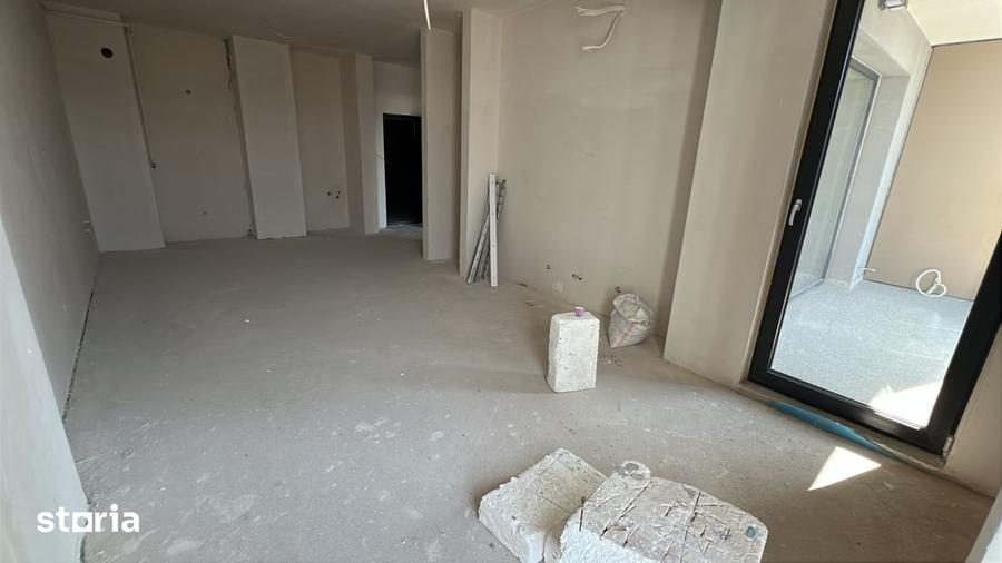 Apartament cu 3 camere semidecomandat în Florești