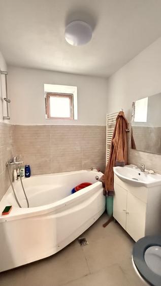 Casă individuală cu 6 camere cu Canalizare în Dudeștii Noi