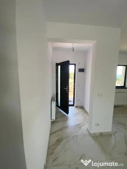 Casă cu 3 camere în Valea Adâncă
