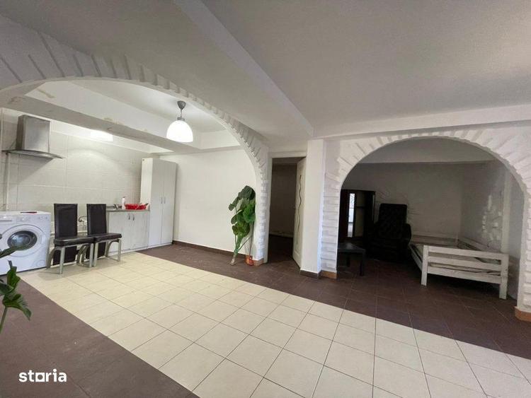 Casă cu 9 camere cu Teren 550 Mp în Băneasa
