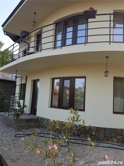 Casă cu 6 camere cu Teren 250 Mp în Bărcănești