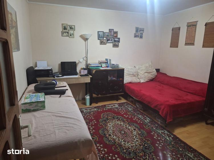 Casă cu 5 camere cu Teren 211 Mp în Brătianu