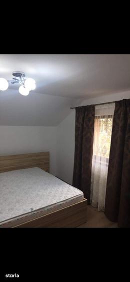 Casă cu 5 camere cu Teren 300 Mp în Roșu