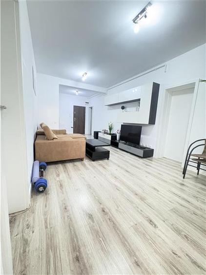 Apartament cu 2 camere semidecomandat, mobilat în Tomis Nord