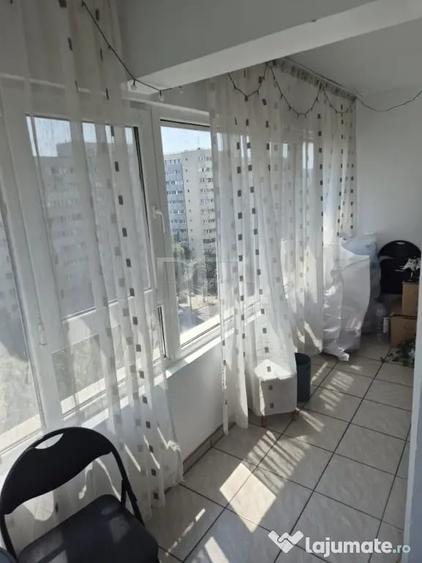 Apartament cu 3 camere semidecomandat în Colentina