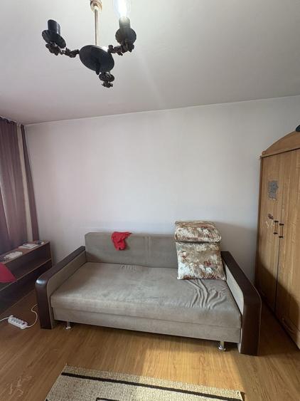 Apartament semidecomandat în Girocului
