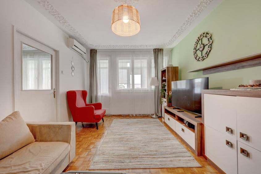 Apartament cu 2 camere semidecomandat, mobilat în 1 Mai