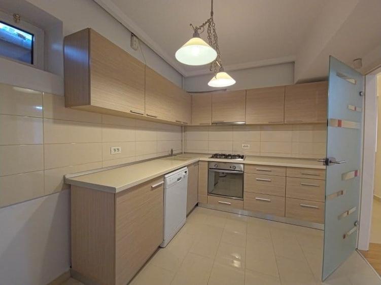 Apartament cu 4 camere în Dorobanți