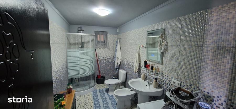 Casă cu 5 camere cu Teren 1400 Mp în Baia