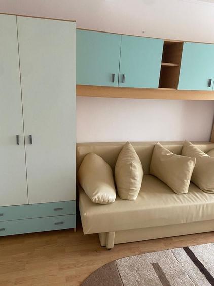 Apartament cu 3 camere semidecomandat în Exterior Vest