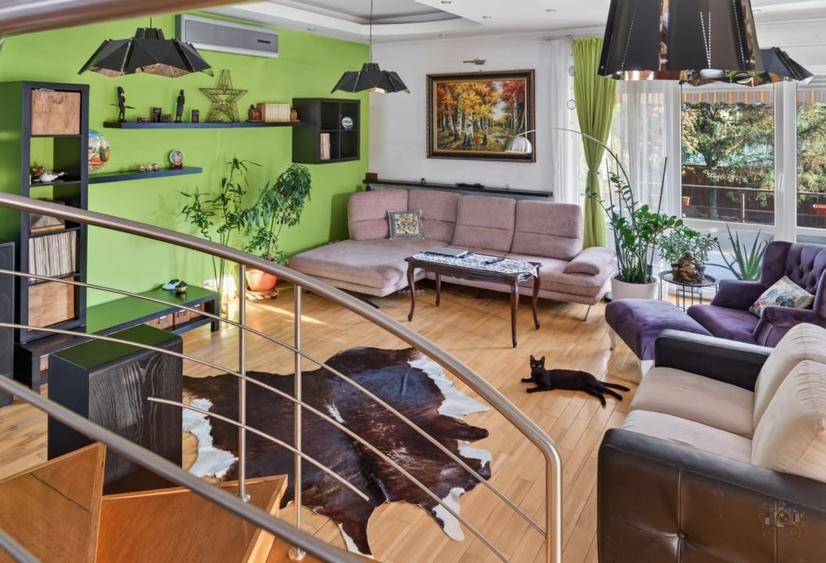 Casă individuală cu 7 camere cu Canalizare în Voluntari
