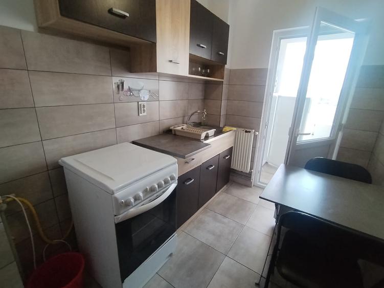 Garsonieră decomandată în Central