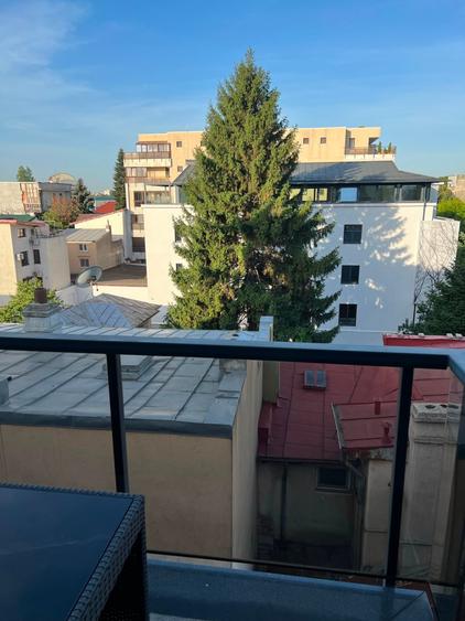 Apartament cu 4 camere decomandat în Arcul de Triumf