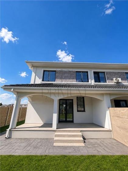 Duplex cu 5 camere cu Canalizare în Moșnița Nouă