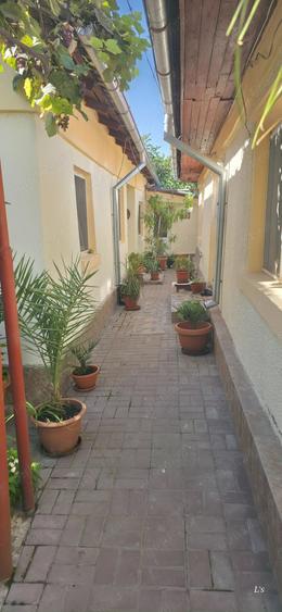 Casă cu 6 camere cu Teren 230 Mp în Viile Noi