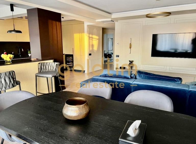 Penthouse cu 5 camere decomandat, mobilat în Pipera