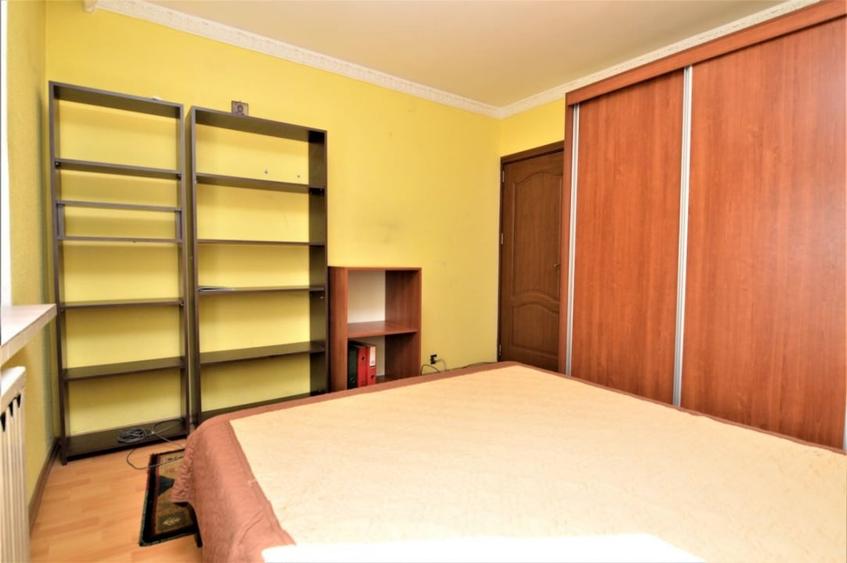 Apartament cu 3 camere decomandat, mobilat în Vitan