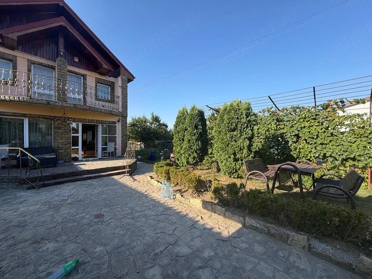 Casă cu 5 camere cu Teren 1000 Mp în Roman