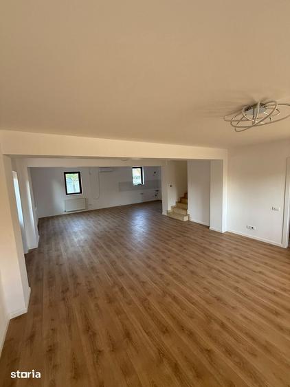 Casă cu 4 camere cu Teren 600 Mp în Glina