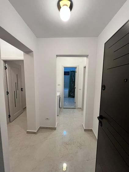 Garsonieră decomandată în Titan