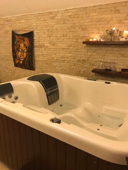 Casă individuală cu 6 camere cu Canalizare în Central