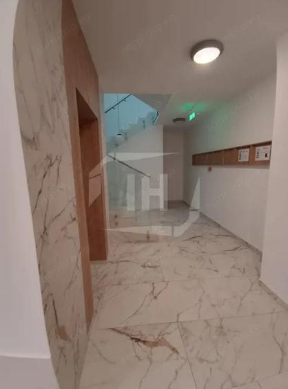 Apartament cu 3 camere semidecomandat în Andrei Mureșanu