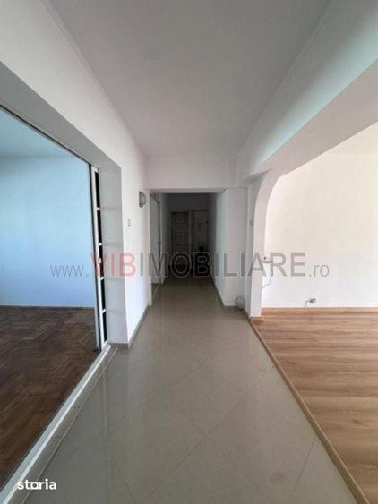 Apartament cu 4 camere decomandat în Centrul Civic