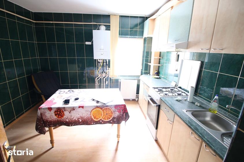 Apartament cu 4 camere decomandat în Micro 17