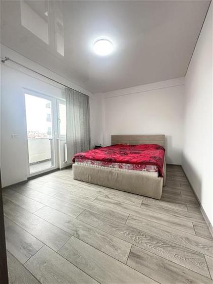 Apartament cu 3 camere semidecomandat, mobilat în Nord