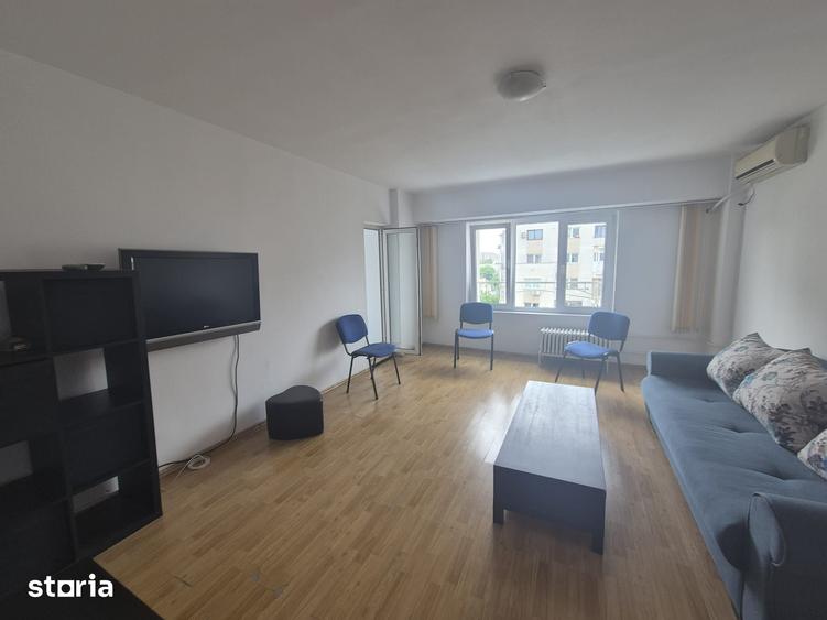 Apartament cu 3 camere, mobilat în Centrul Civic