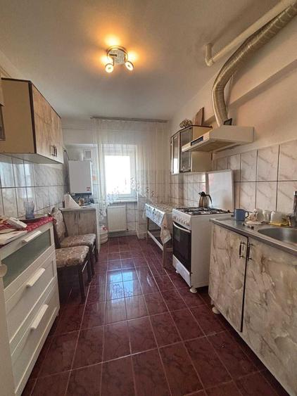 Apartament cu 3 camere decomandat în Vișan