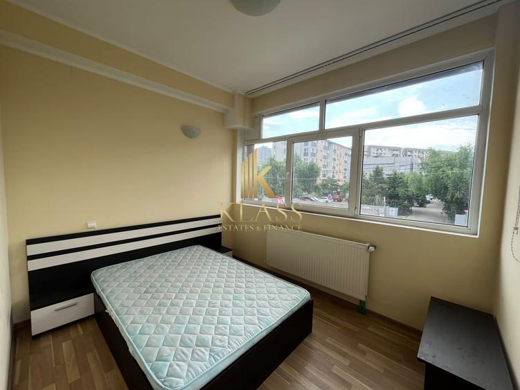 Casă individuală cu 14 camere cu Canalizare în Apărătorii Patriei