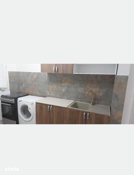 Titan , doua camere langa metrou - 8